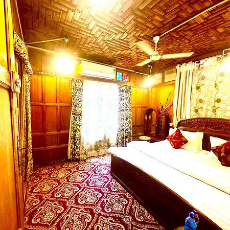 Lake Palace Group Of House Boats Srīnagar Exteriör bild