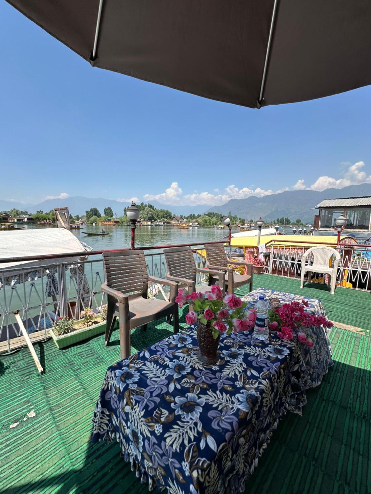 Lake Palace Group Of House Boats Srīnagar Exteriör bild