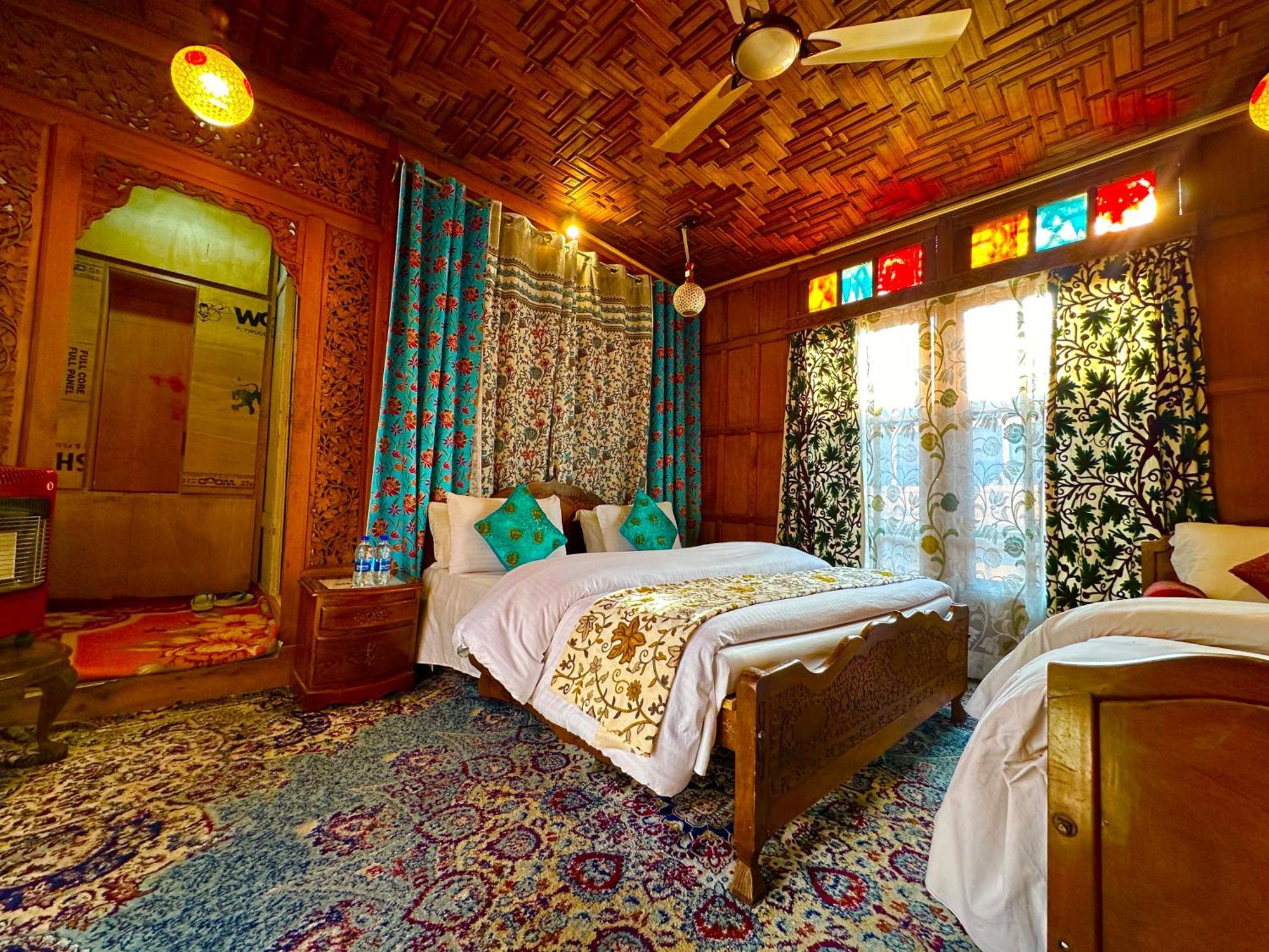Lake Palace Group Of House Boats Srīnagar Exteriör bild