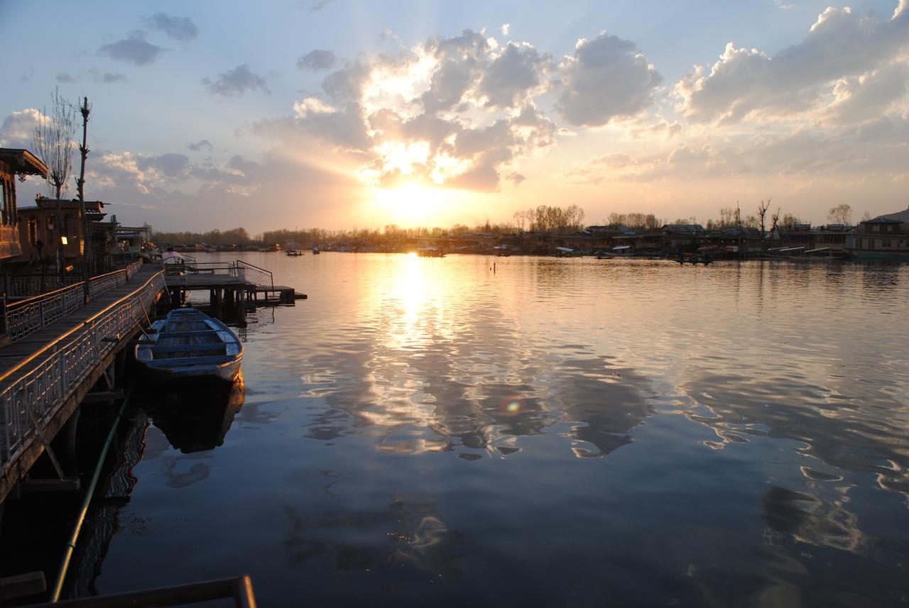 Lake Palace Group Of House Boats Srīnagar Exteriör bild