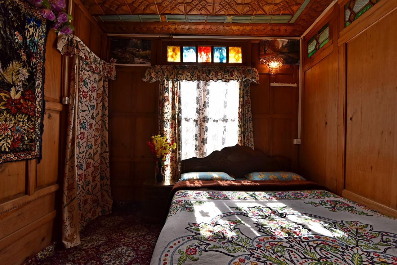 Lake Palace Group Of House Boats Srīnagar Exteriör bild