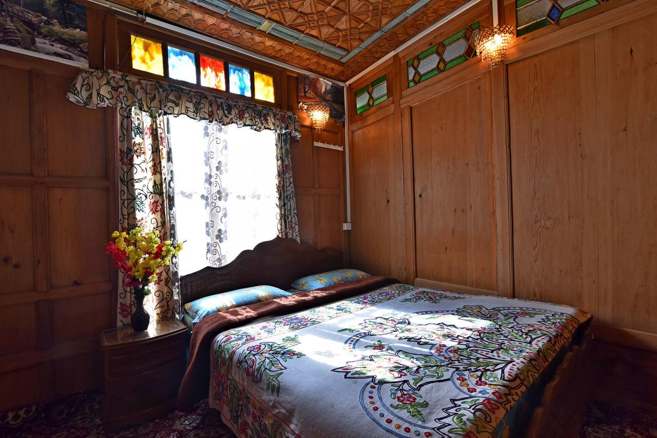 Lake Palace Group Of House Boats Srīnagar Exteriör bild