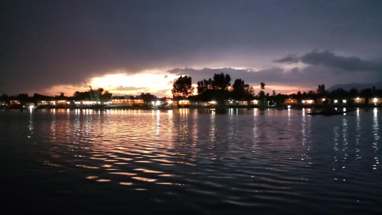 Lake Palace Group Of House Boats Srīnagar Exteriör bild